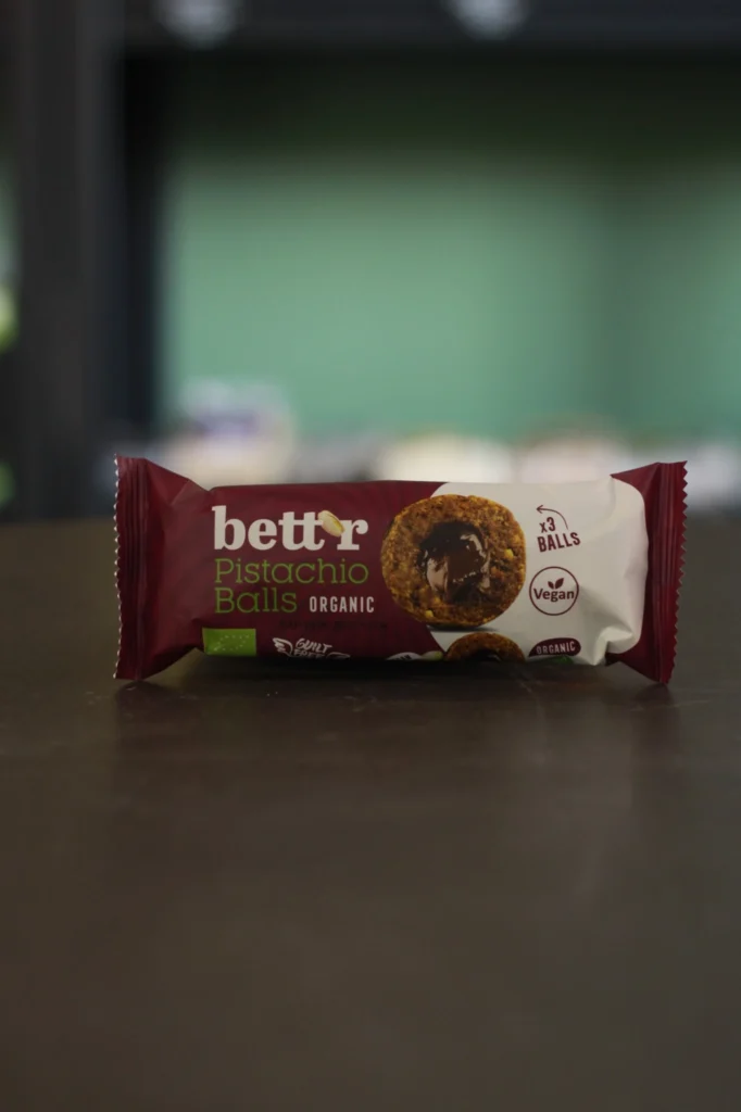 Био веган плодови топчета Bett'r с пълнеж от шамфъстък 45 грама здравословен десерт без глутен от фермерски магазин Дружба
